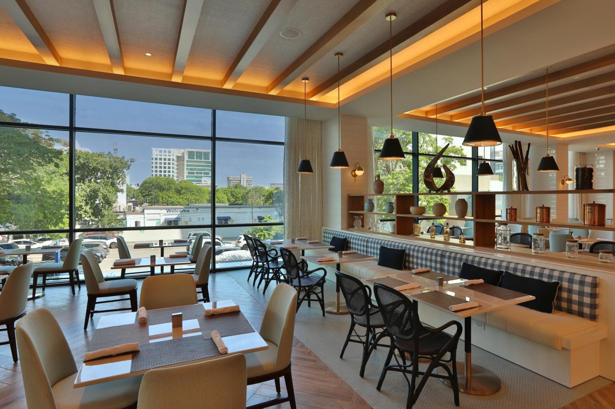 Courtyard By Marriott Santo Domingo Piantini Hotell Exteriör bild